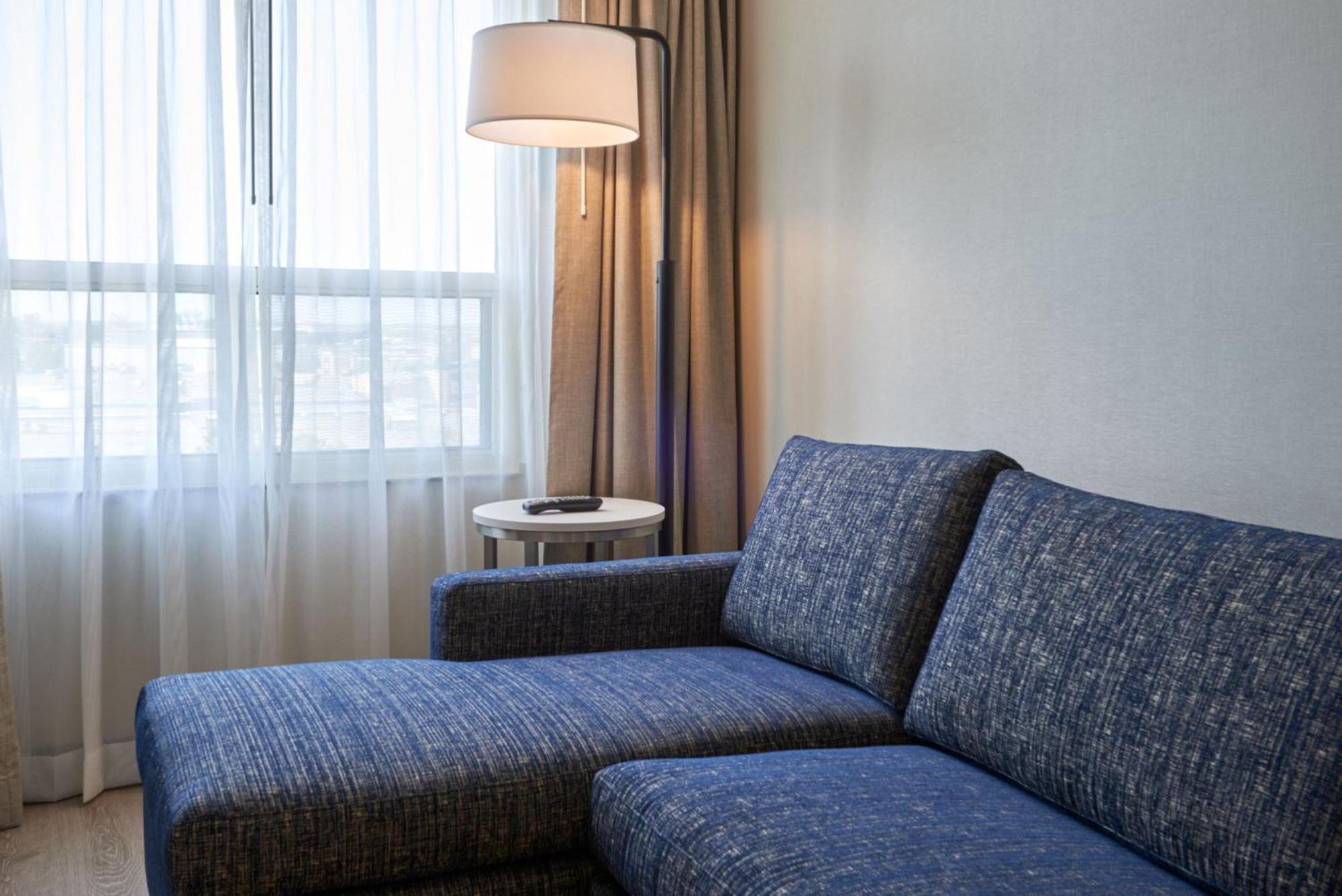 Holiday Inn & Suites Ottawa Kanata By Ihg Exterior photo