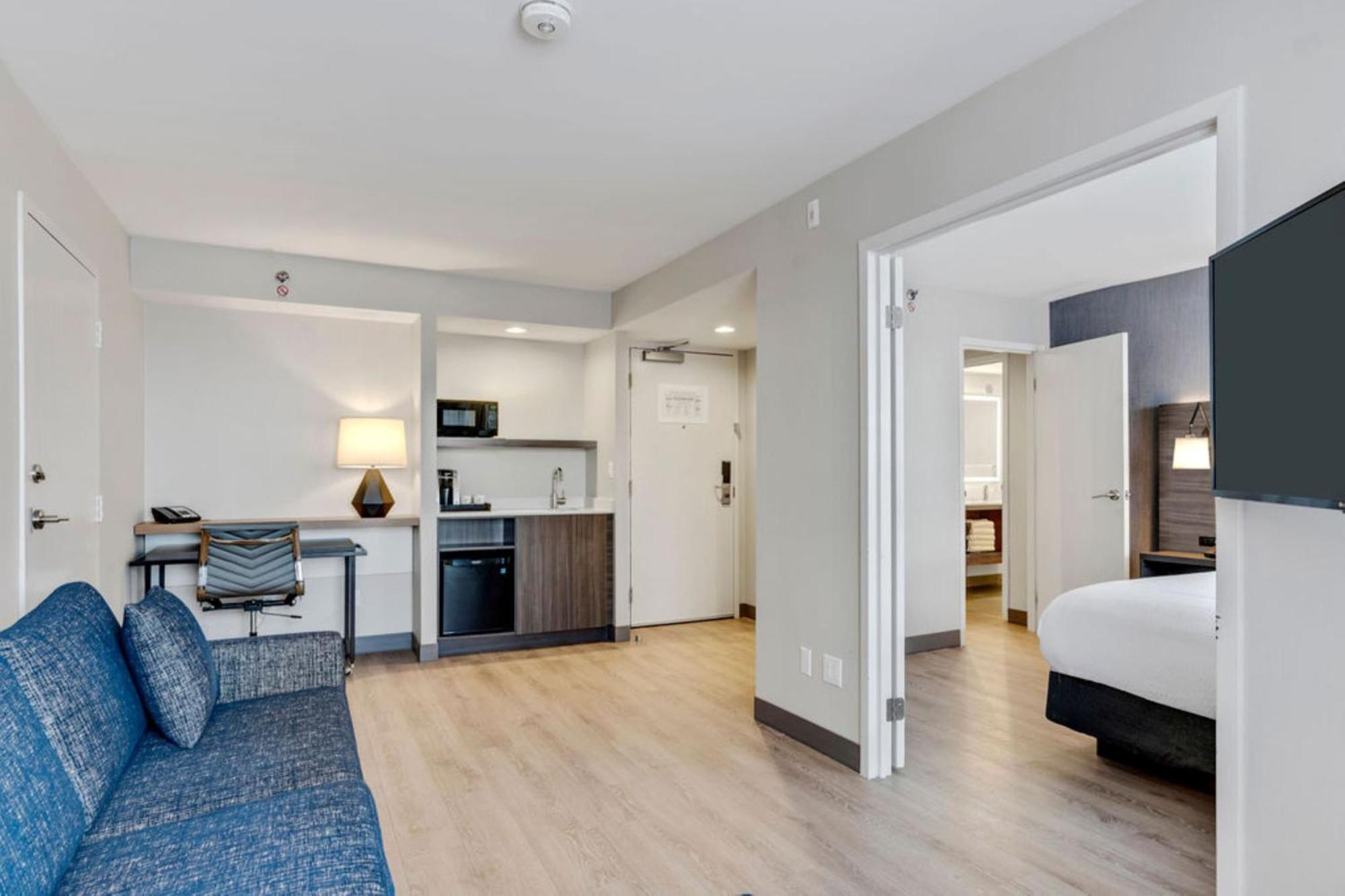Holiday Inn & Suites Ottawa Kanata By Ihg Exterior photo