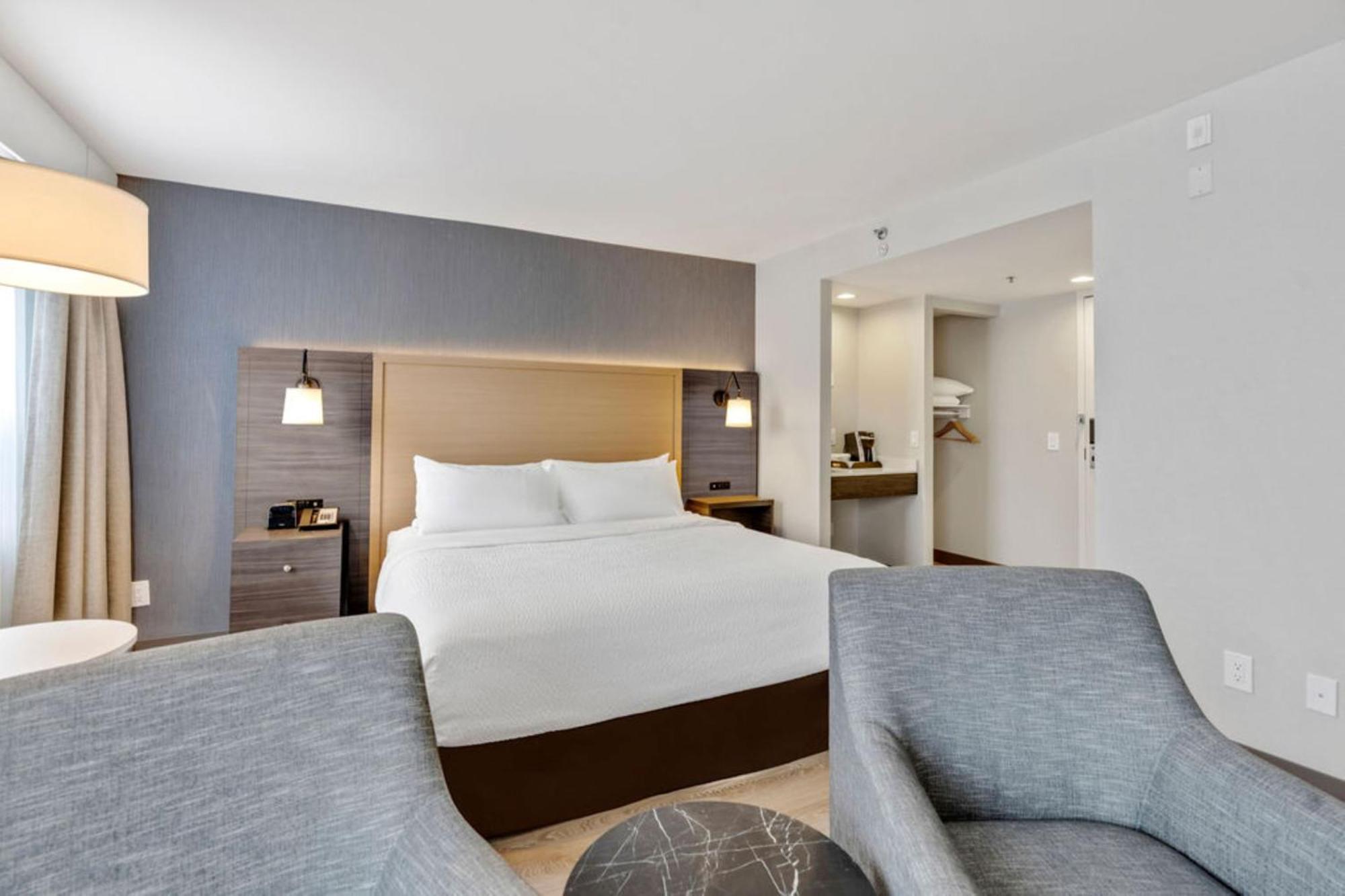 Holiday Inn & Suites Ottawa Kanata By Ihg Exterior photo