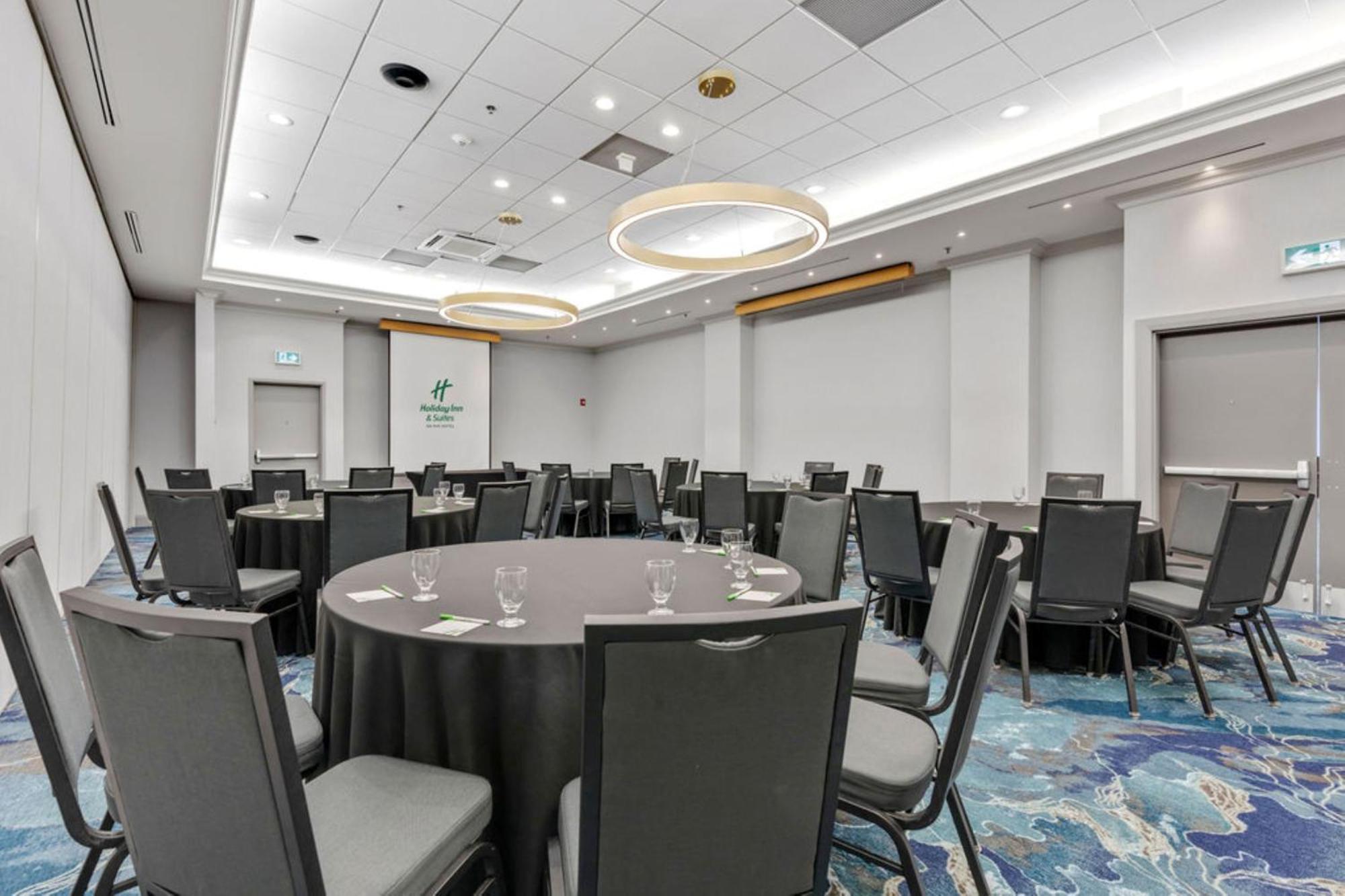 Holiday Inn & Suites Ottawa Kanata By Ihg Exterior photo