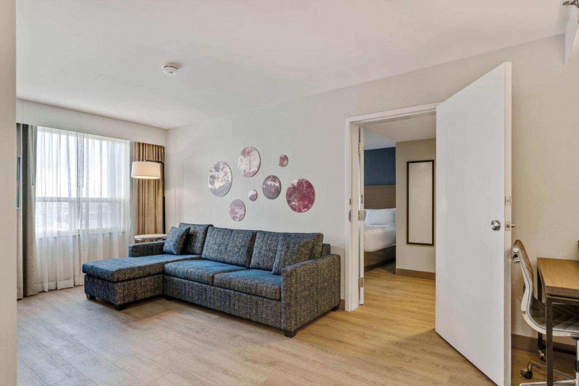 Holiday Inn & Suites Ottawa Kanata By Ihg Exterior photo