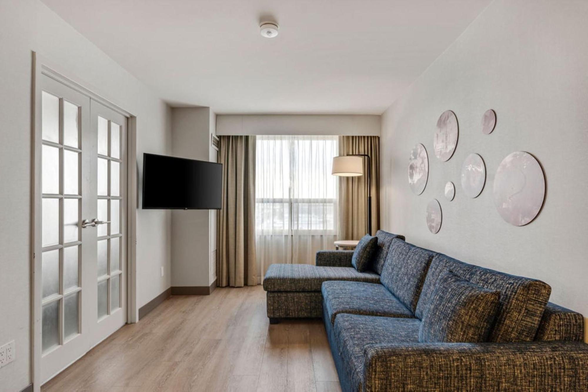 Holiday Inn & Suites Ottawa Kanata By Ihg Exterior photo